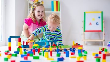 Jaka zabawka dla dziecka najlepsza? Poradnik, kryteria i ranking zabawek dziecięcych.
